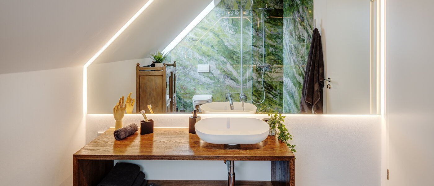 attic apartment München Lehel 01 bathroom 12257