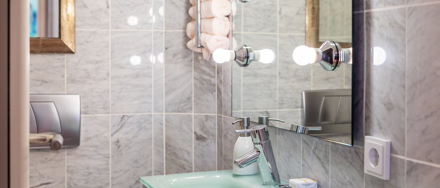 apartment München Herzogpark 02 guest toilet 12265