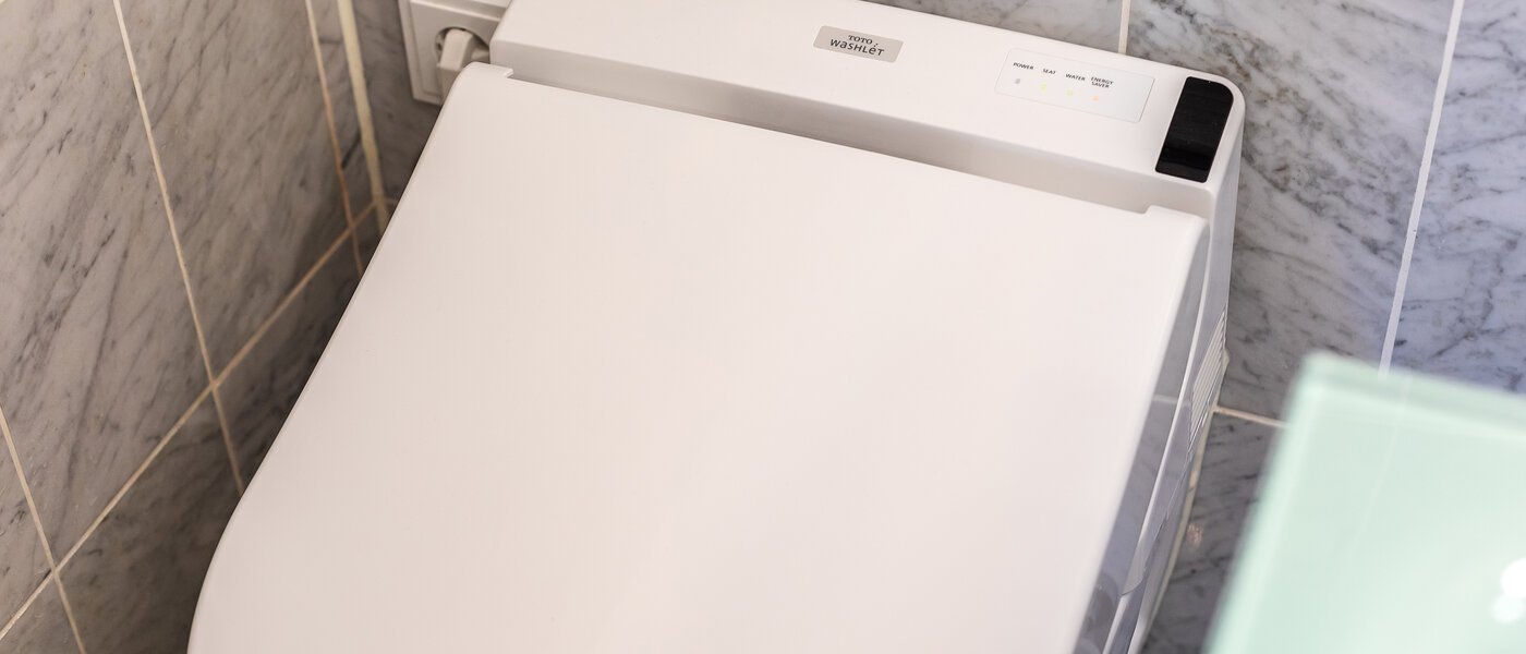 apartment München Herzogpark 03 guest toilet 12265