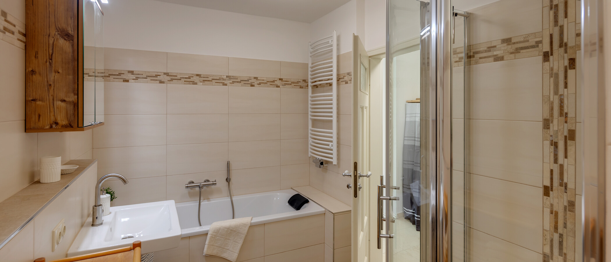 apartment München Moosach 01 bathroom 12283