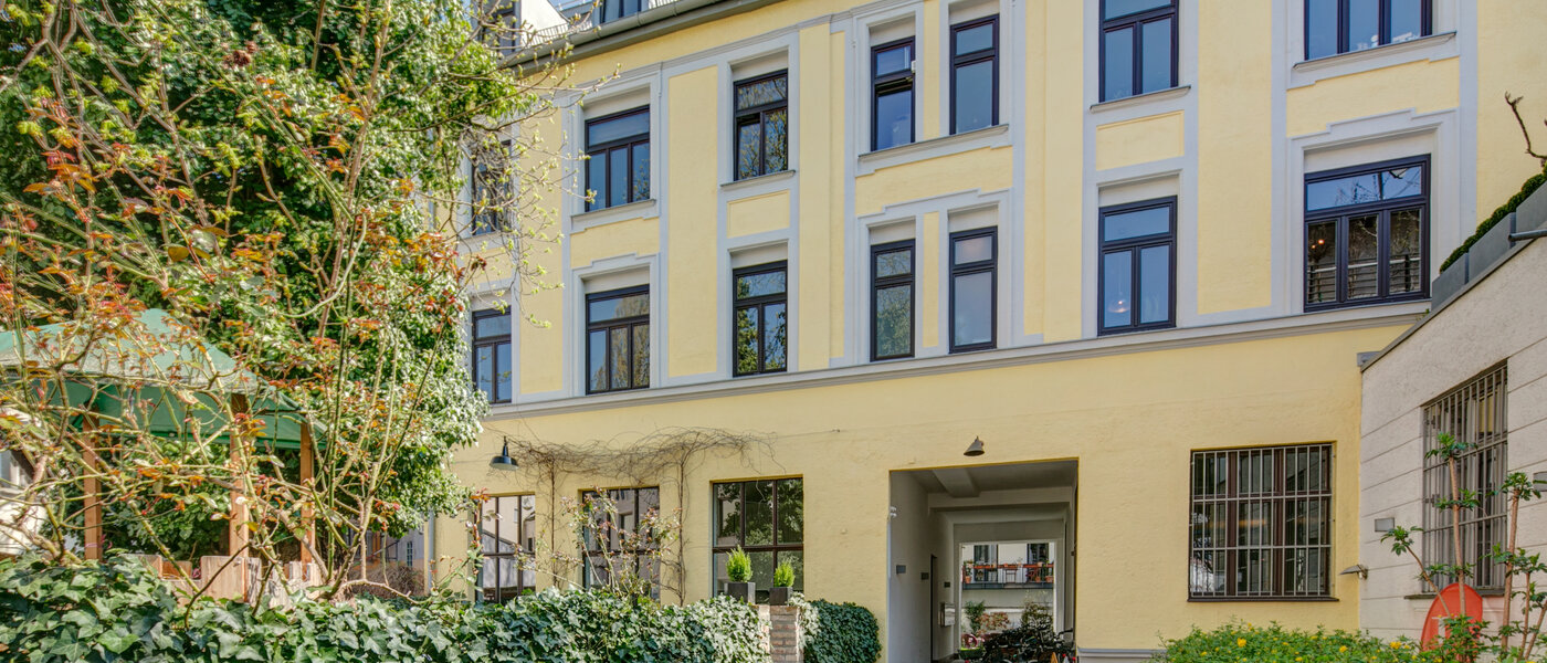 apartment München Gärtnerplatzviertel 01 inner courtyard  12286