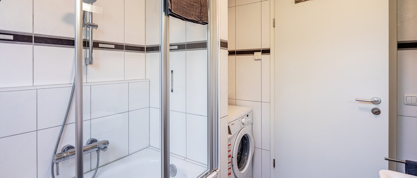 apartment with garden 	 München Messestadt Riem 02 bathroom 12287