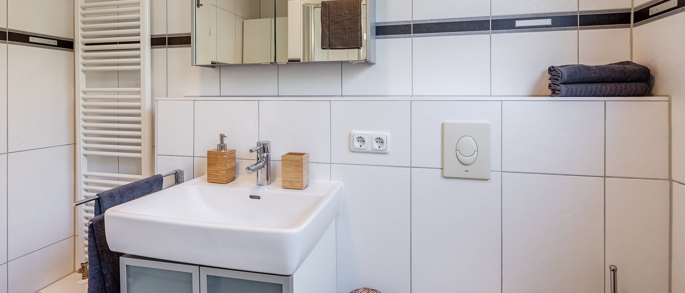 apartment with garden 	 München Messestadt Riem 03 bathroom 12287