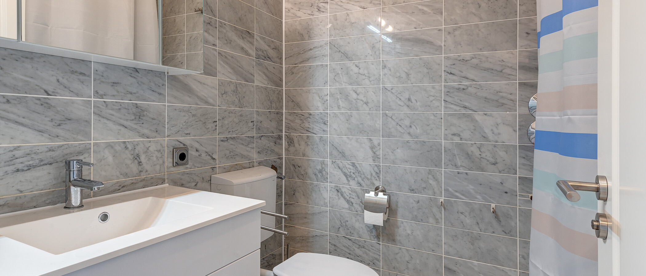 apartment München Bogenhausen 02 bathroom 12300