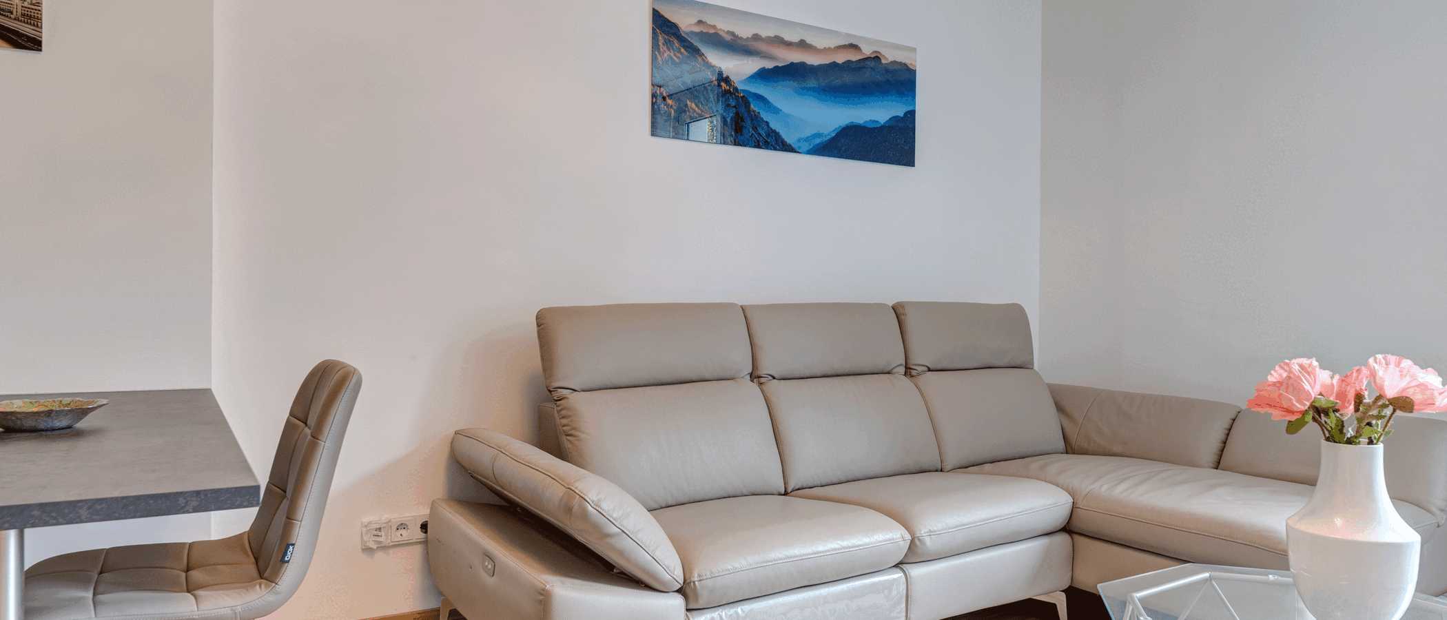 apartment München Bogenhausen 02 living room 12300