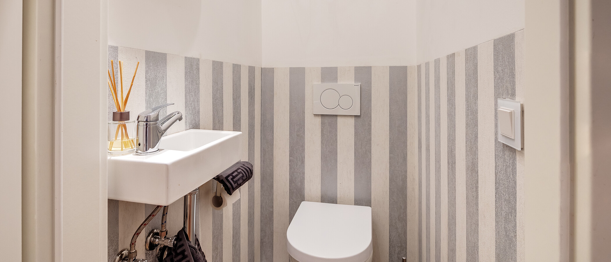 apartment München Schwabing 01 separate toilet 12306