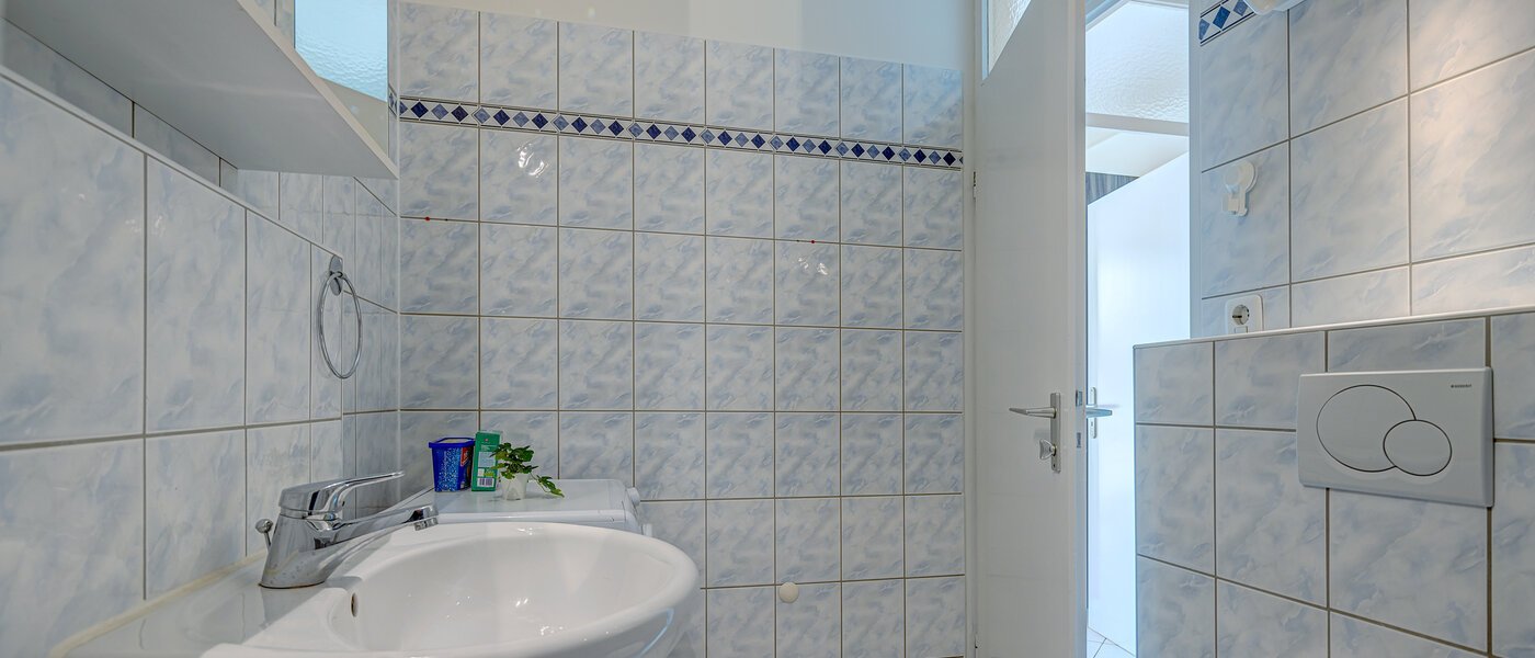 apartment München Arabellapark 03 bathroom 12322