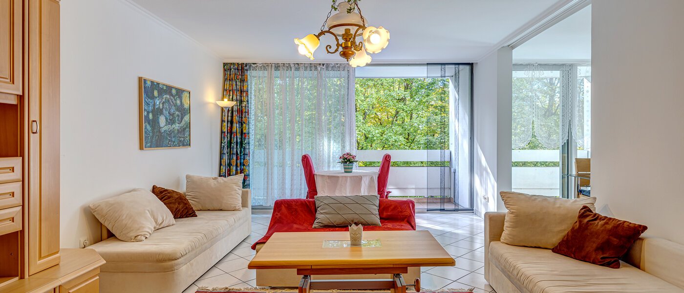 apartment München Arabellapark 01 living area 12322