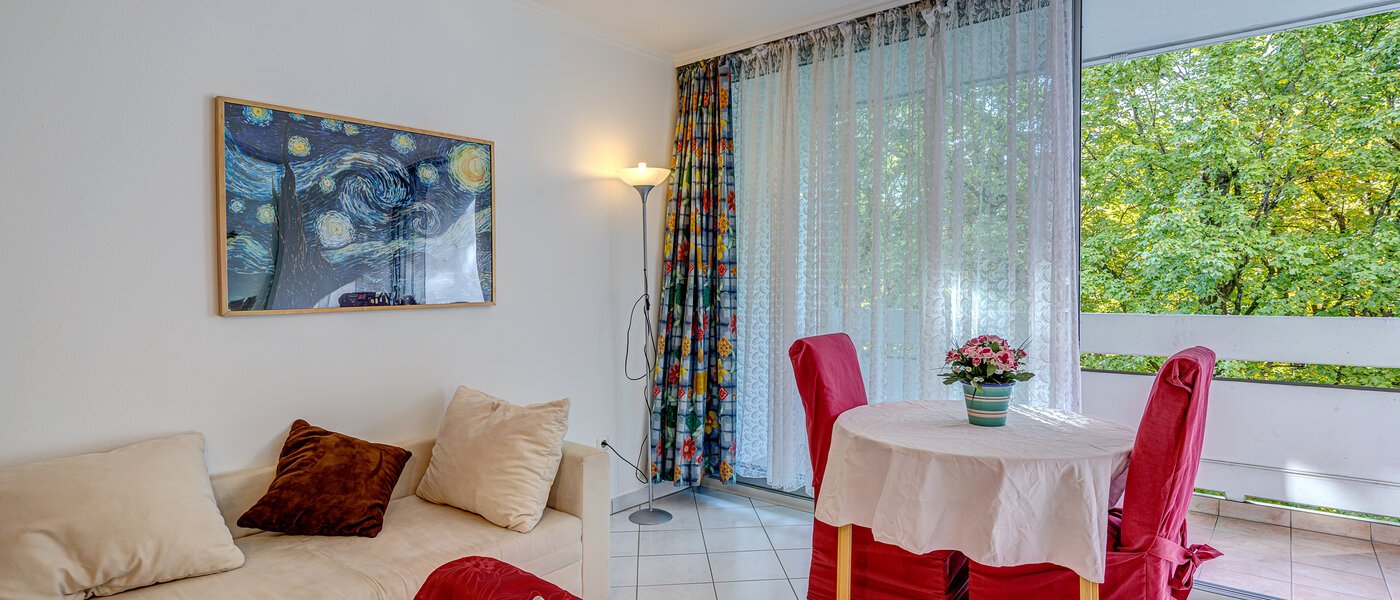 apartment München Arabellapark 05 living area 12322