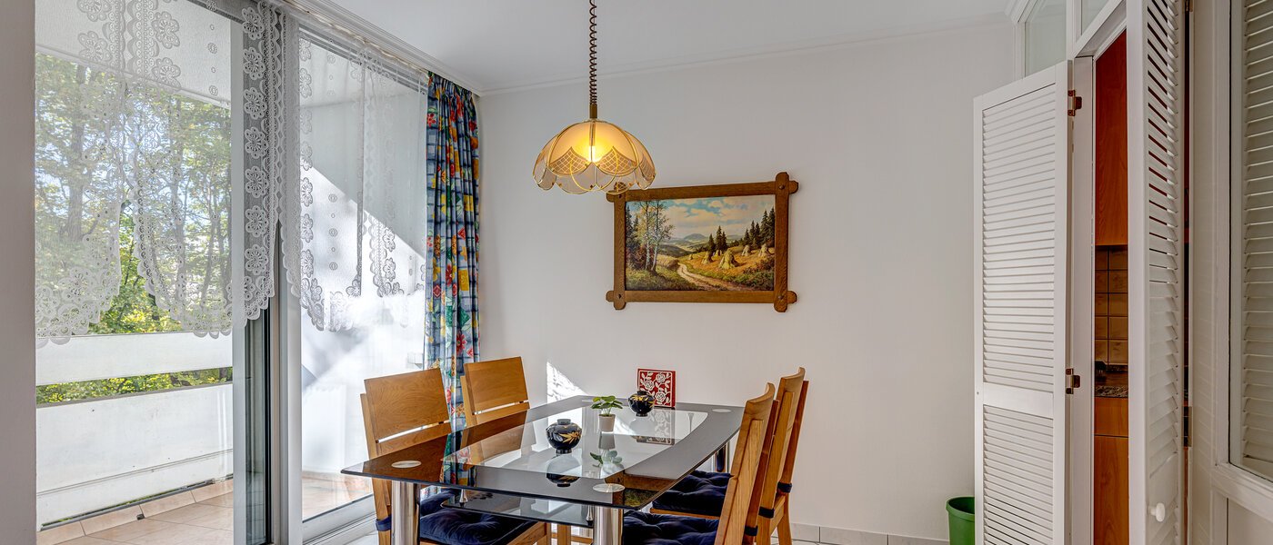 apartment München Arabellapark 01 dining area 12322