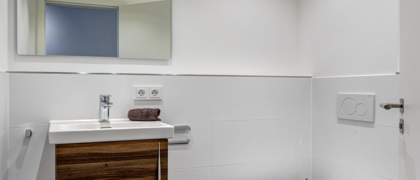 apartment München Pasing 01 guest toilet 12344