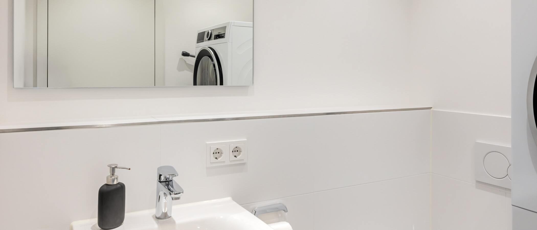 apartment München Pasing 01 guest toilet 12344