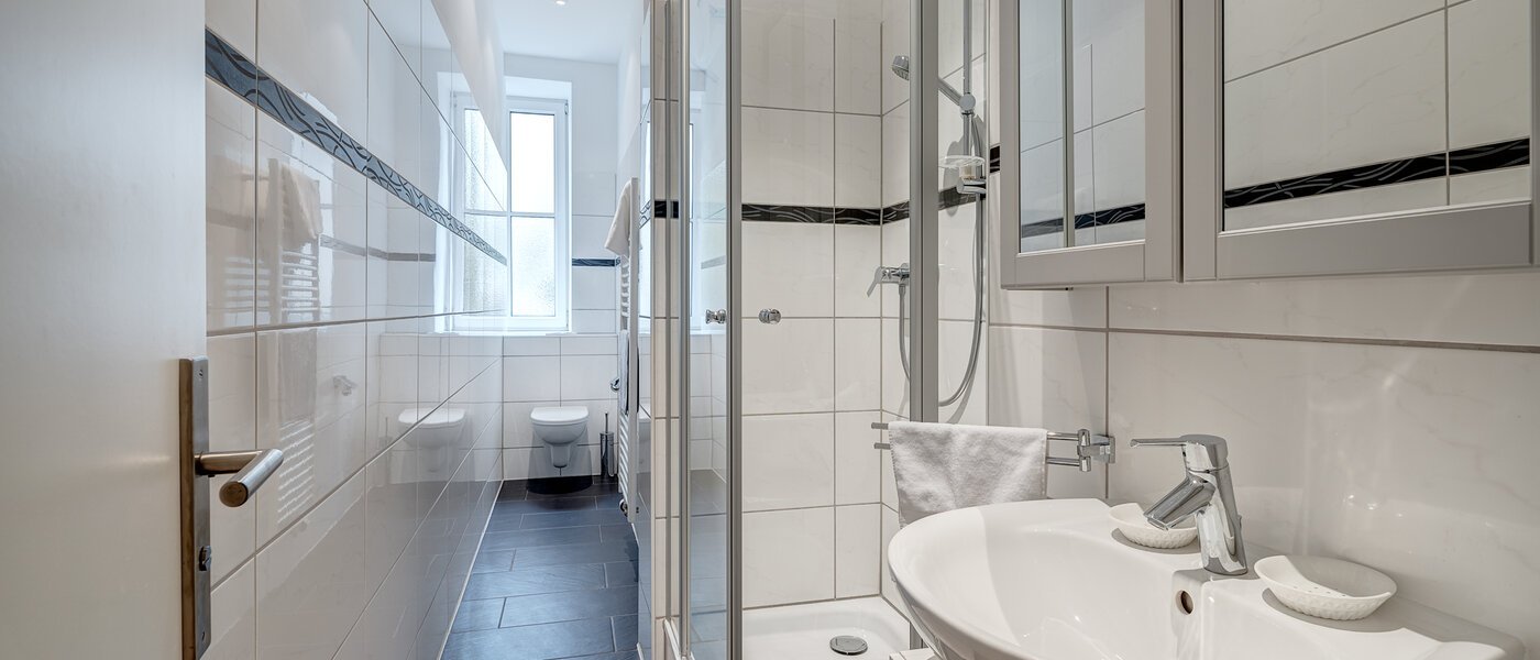 apartment München Neuhausen 01 bathroom 12363