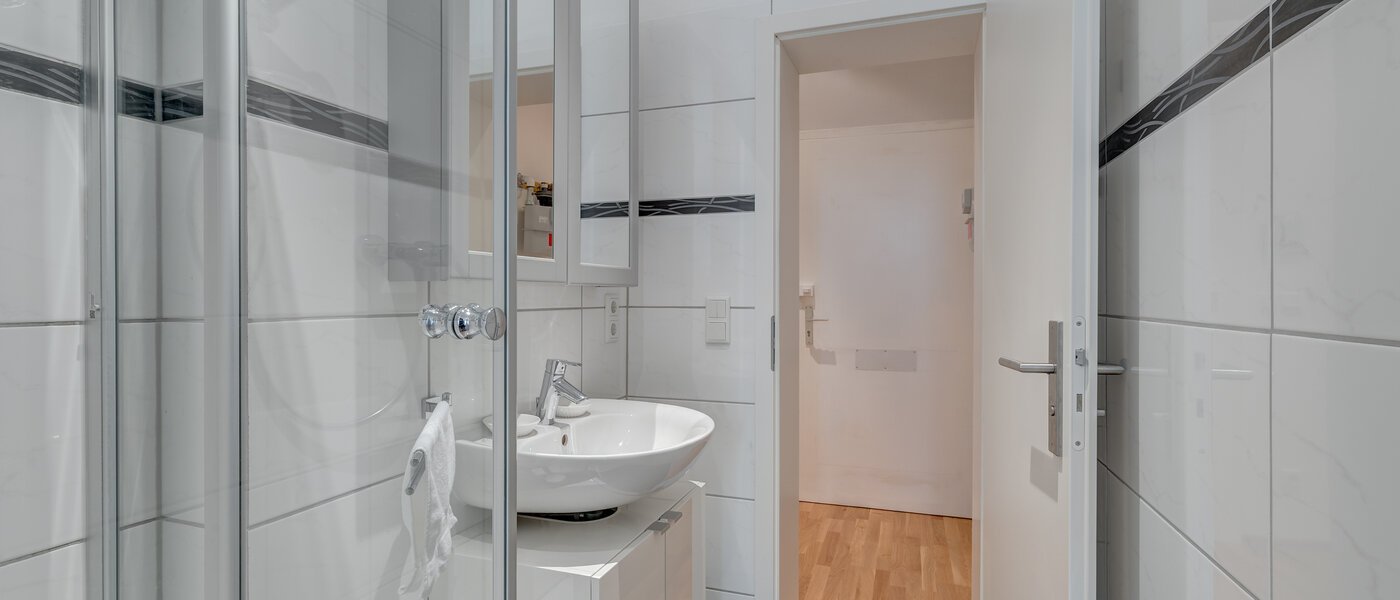 apartment München Neuhausen 03 bathroom 12363