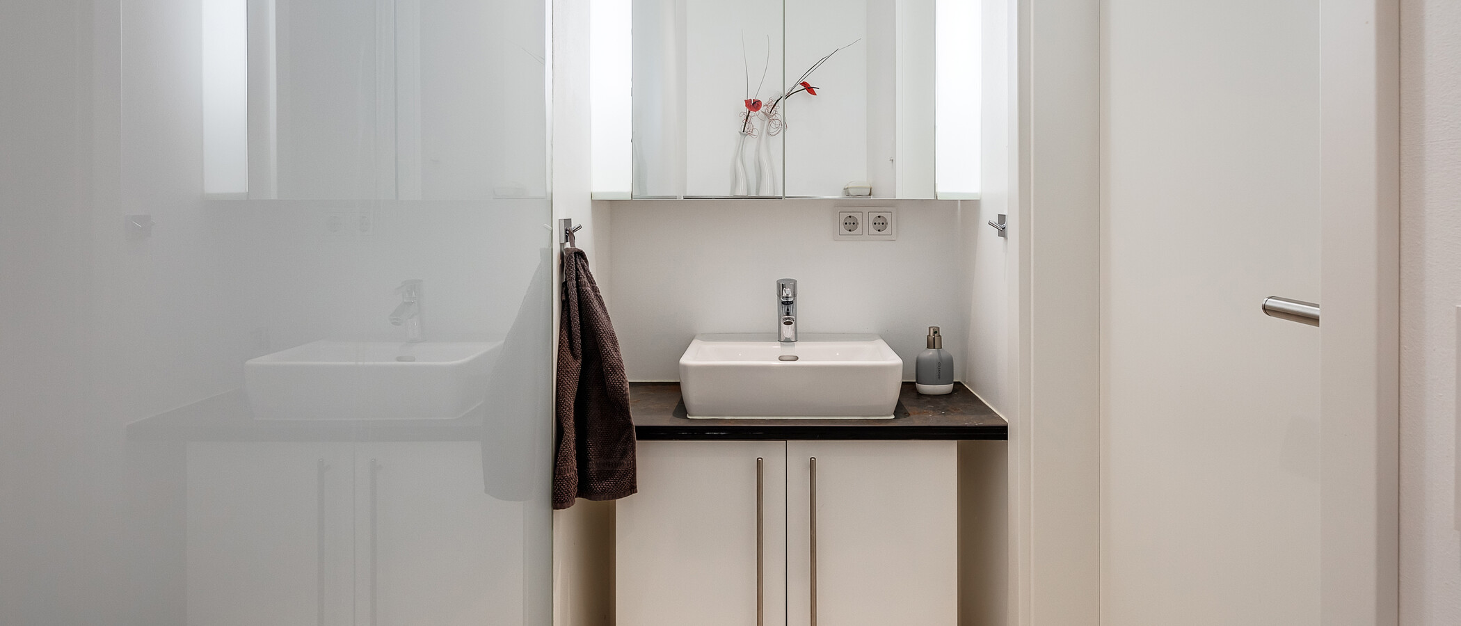 apartment with garden 	 München Schwabing (rechts der Leopoldstraße) 01 separate toilet 12380
