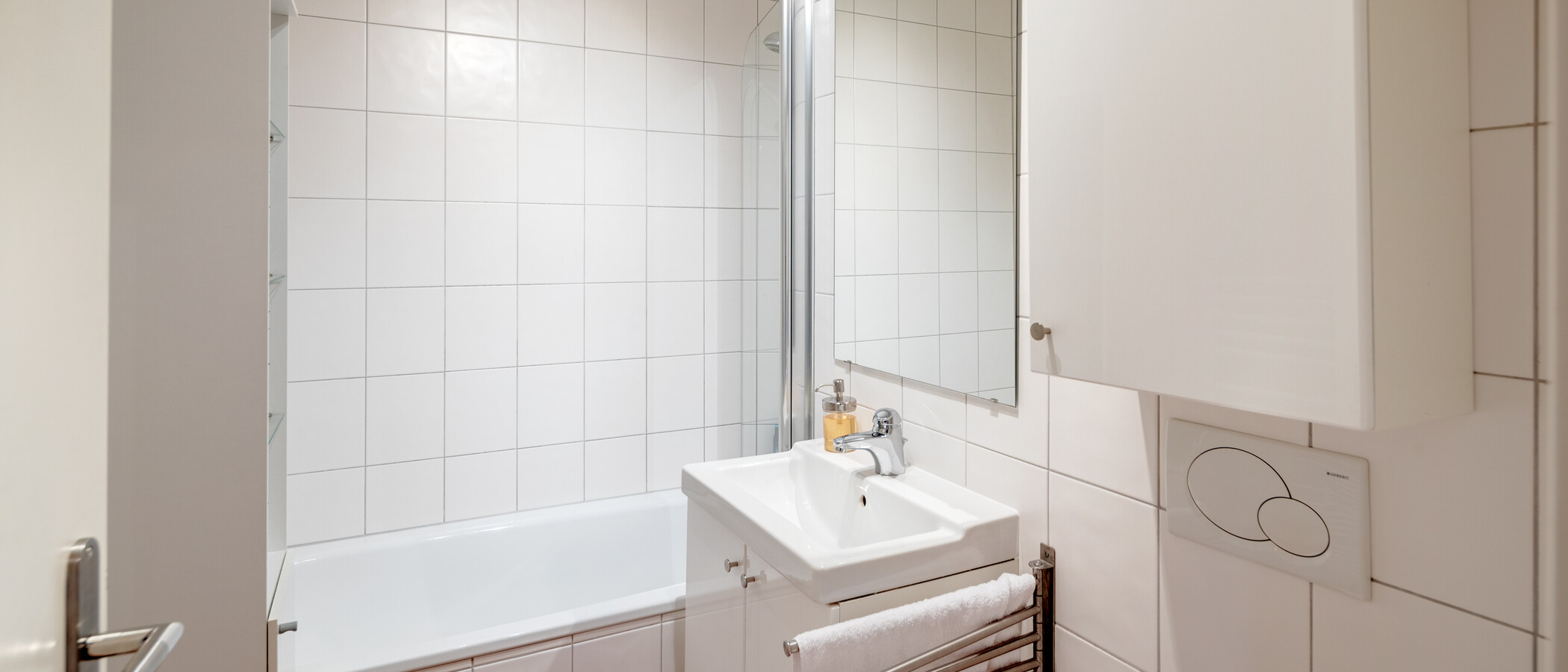 apartment München Maxvorstadt 01 bathroom 12401