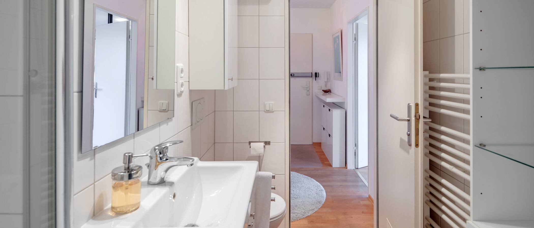 apartment München Maxvorstadt 02 bathroom 12401