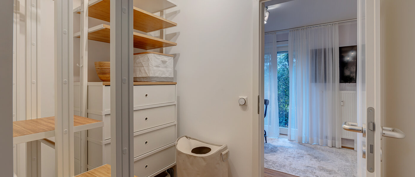 apartment München Schwanthalerhöhe 02 dressing room 12426