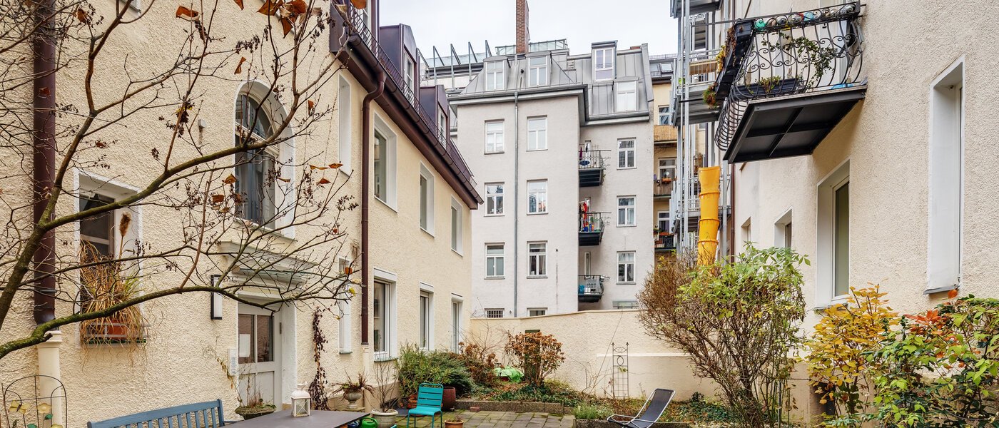 maisonette München Gärtnerplatzviertel 01 inner courtyard  12440