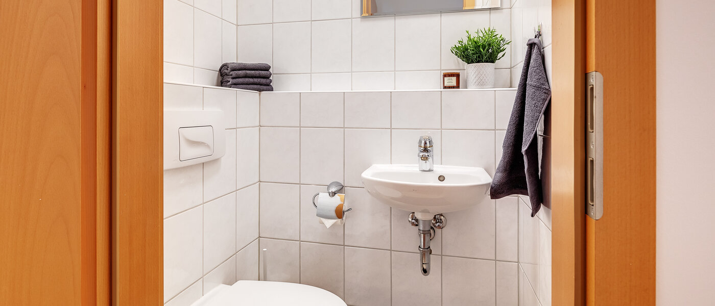 apartment München Westpark 01 guest toilet 12461