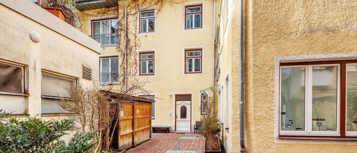 apartment München Maxvorstadt 01 inner courtyard  12472