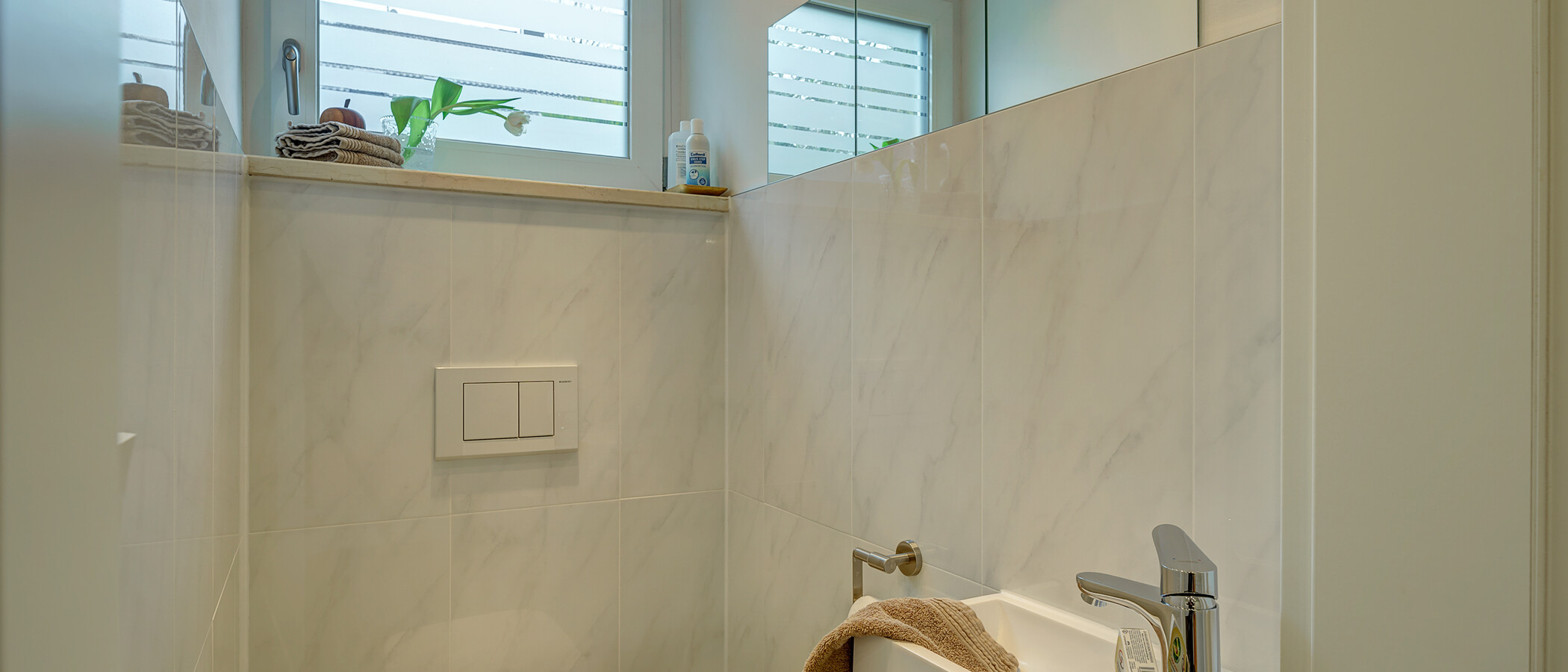 townhouse Baldham Vaterstetten 01 guest toilet 12473