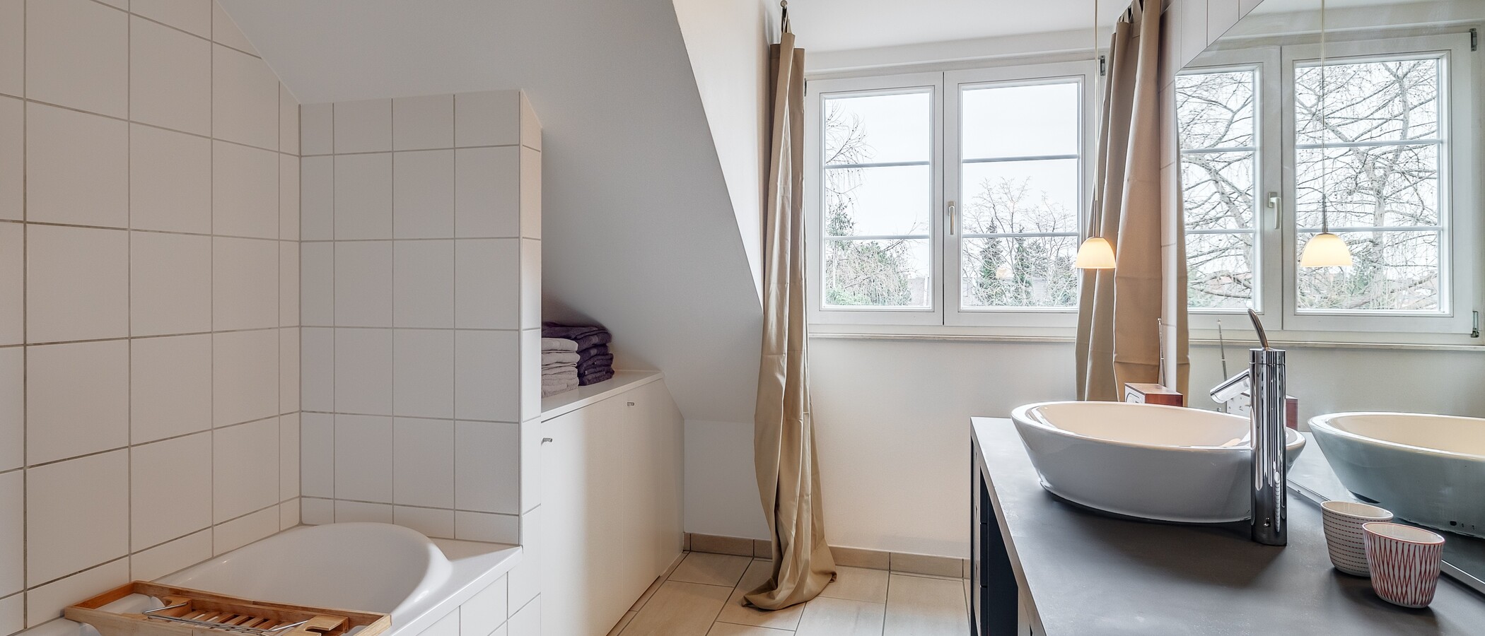 attic apartment München Nymphenburg 01 bathroom 12497
