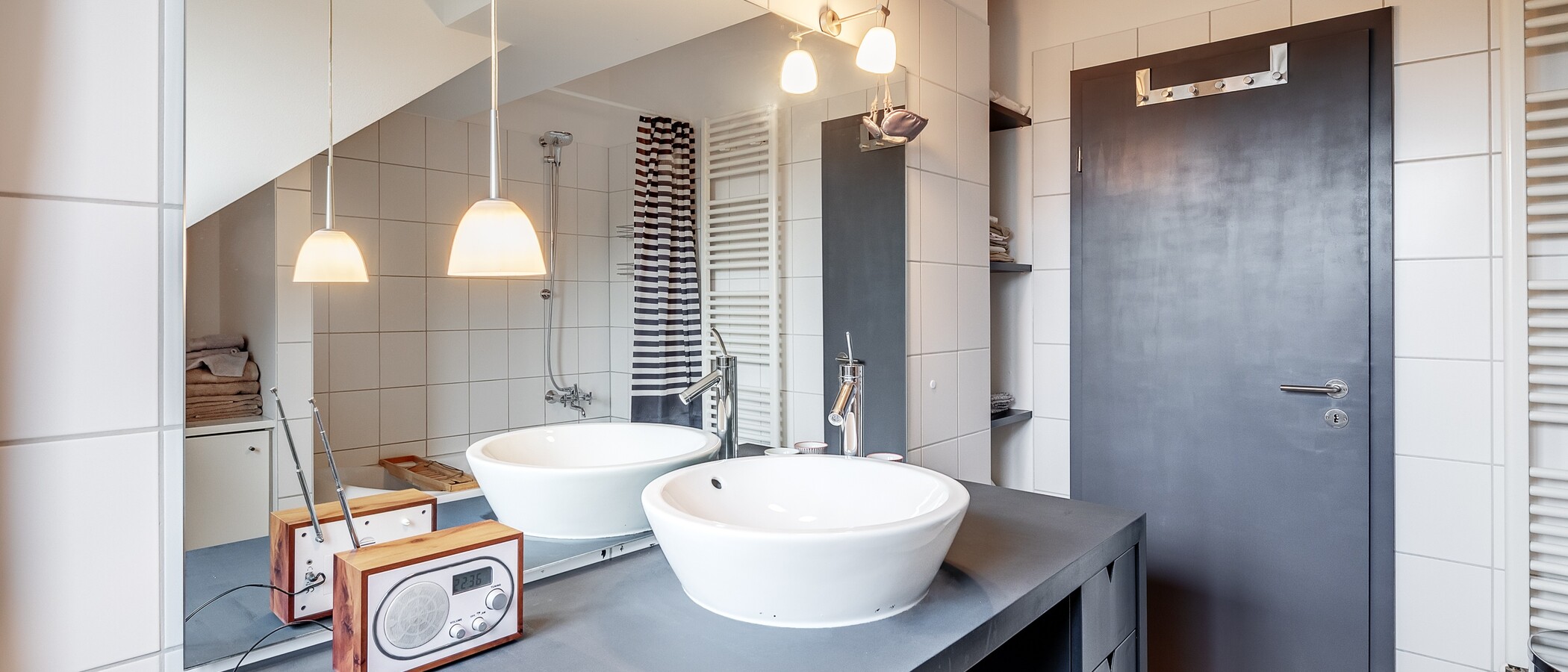 attic apartment München Nymphenburg 02 bathroom 12497