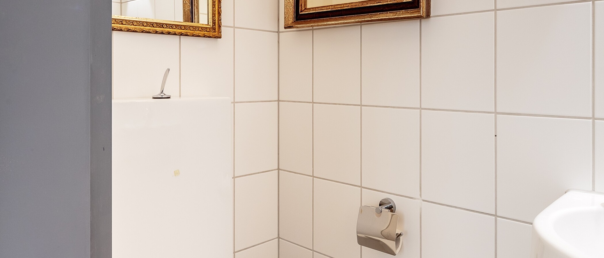 attic apartment München Nymphenburg 01 separate toilet 12497