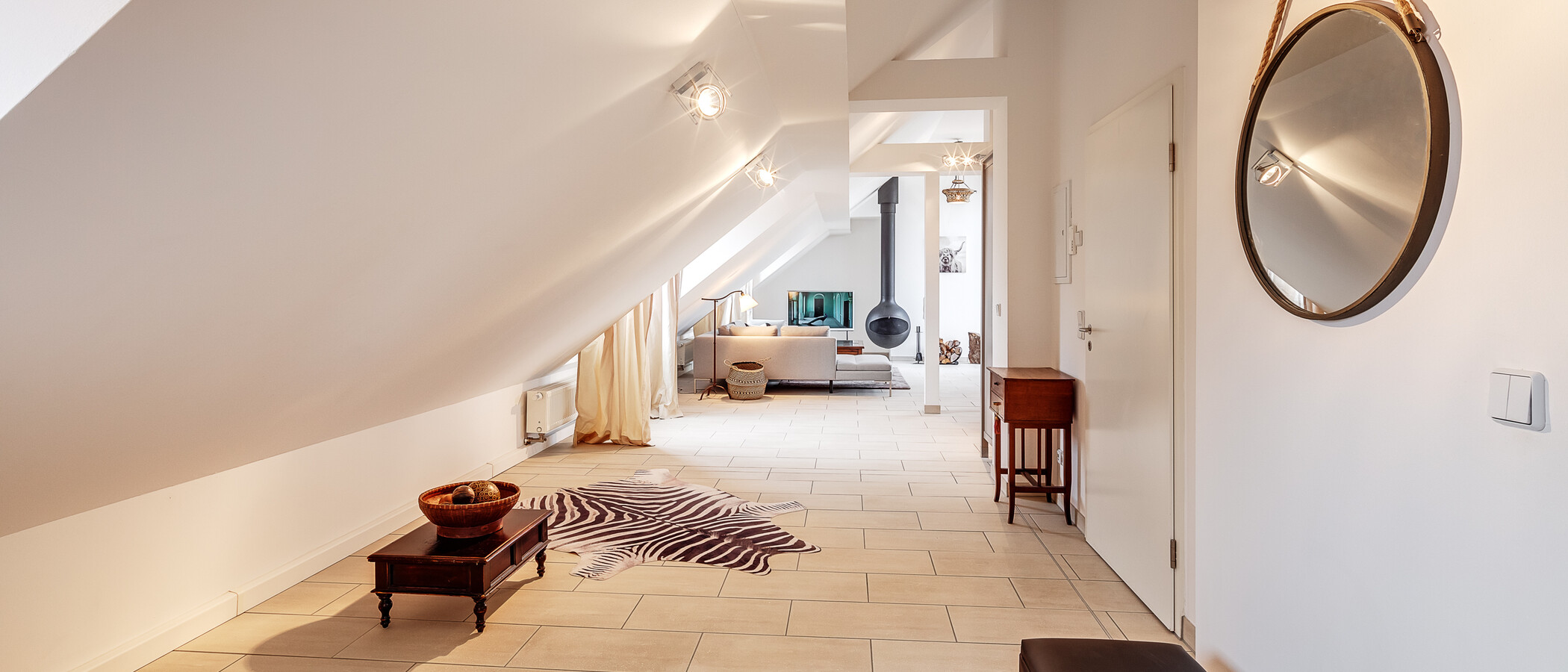 attic apartment München Nymphenburg 01 hall 12497