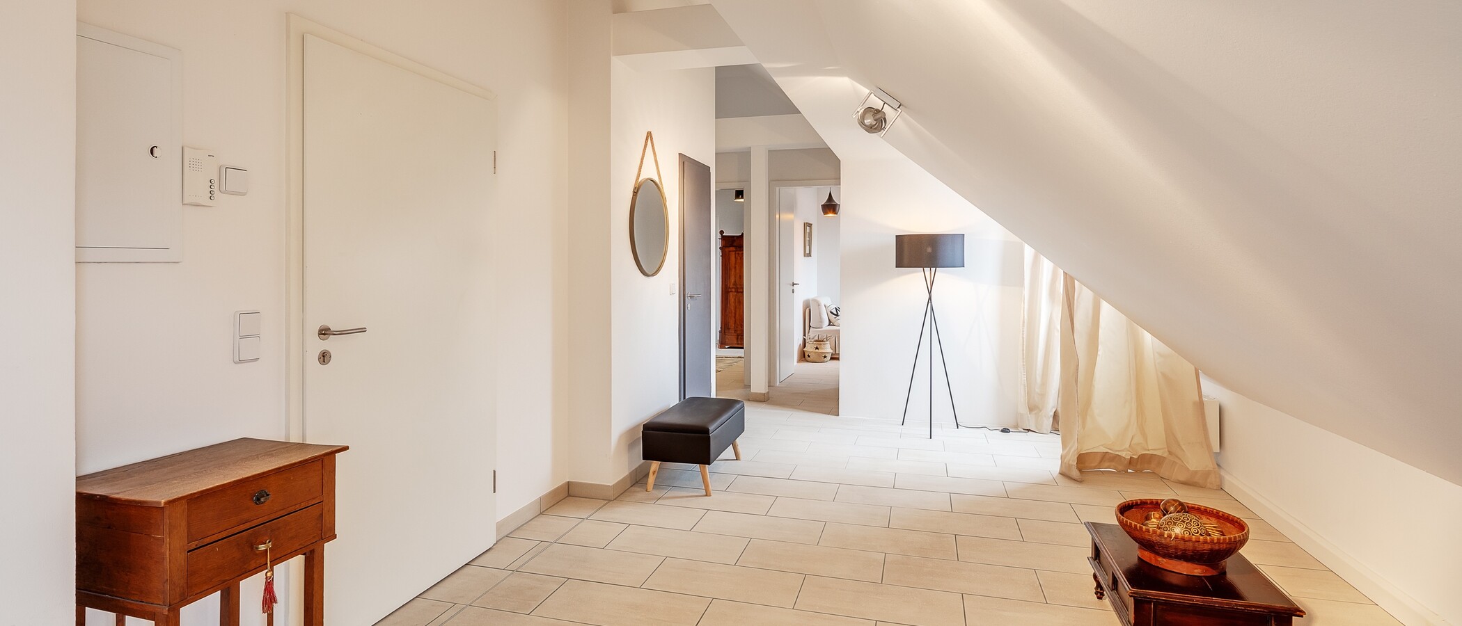 attic apartment München Nymphenburg 02 hall 12497