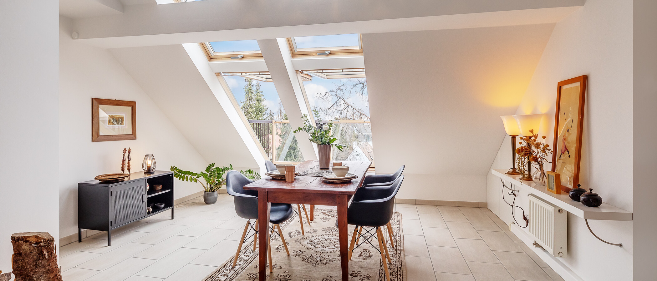 attic apartment München Nymphenburg 01 dining area 12497