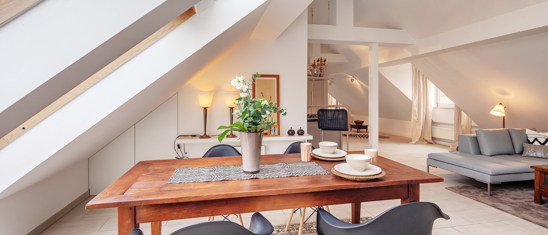 attic apartment München Nymphenburg 02 dining area 12497