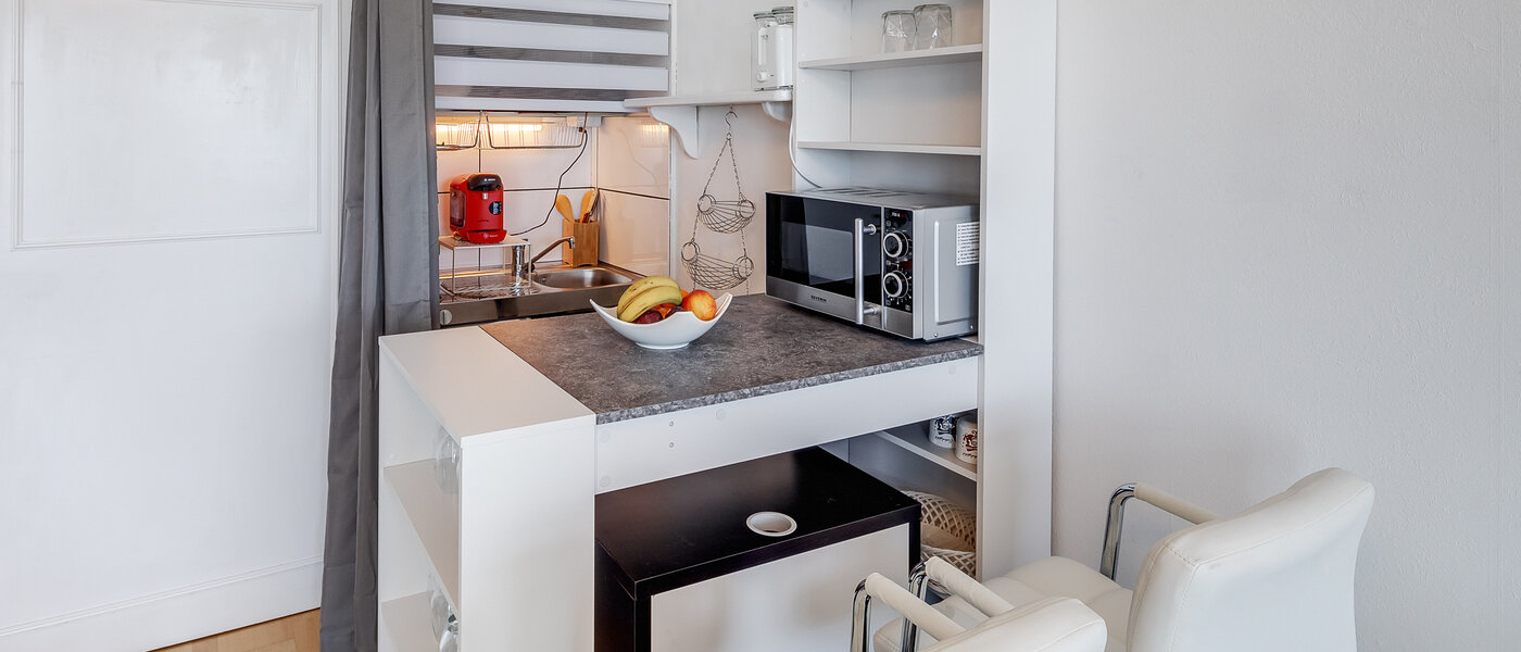 apartment München Arabellapark 01 kitchen 12513