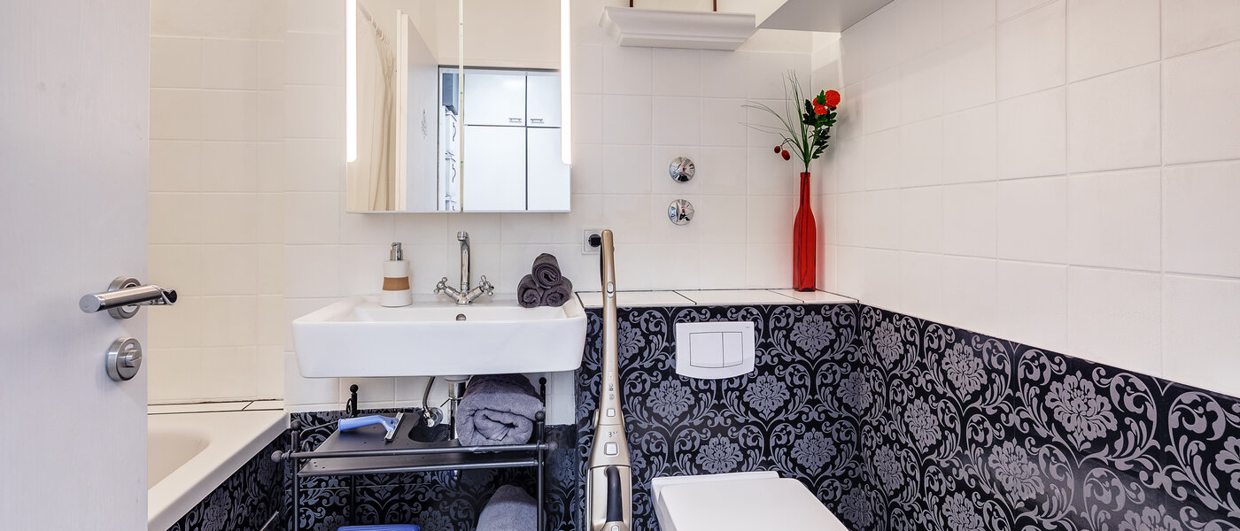apartment München Arabellapark 02 bathroom 12513