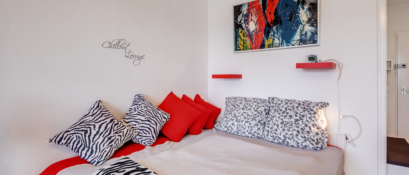 apartment München Arabellapark 01 sleeping area 12513