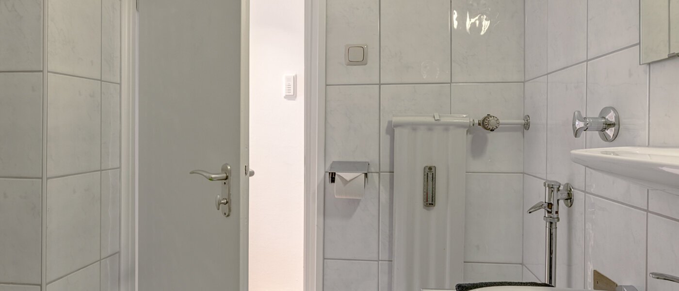 apartment München Schwabing-West 02 bathroom 12543