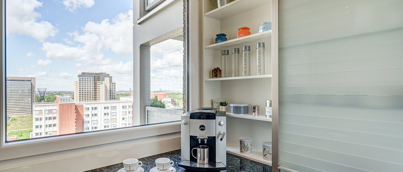 apartment München Arabellapark 02 kitchen 12568