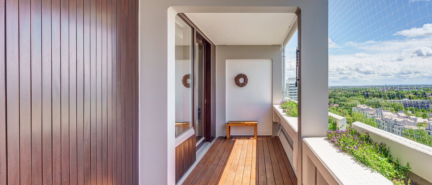 apartment München Arabellapark 03 balcony 12568