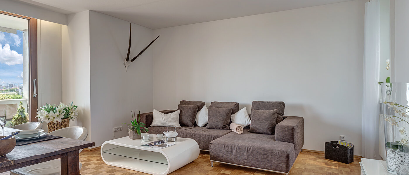 apartment München Arabellapark 02 living area 12568