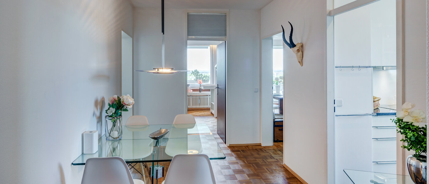 apartment München Arabellapark 01 dining area 12568