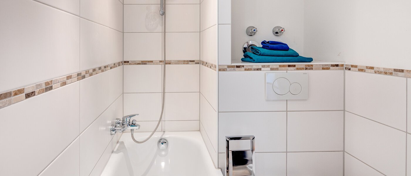 apartment München Obermenzing 02 bathroom 12573