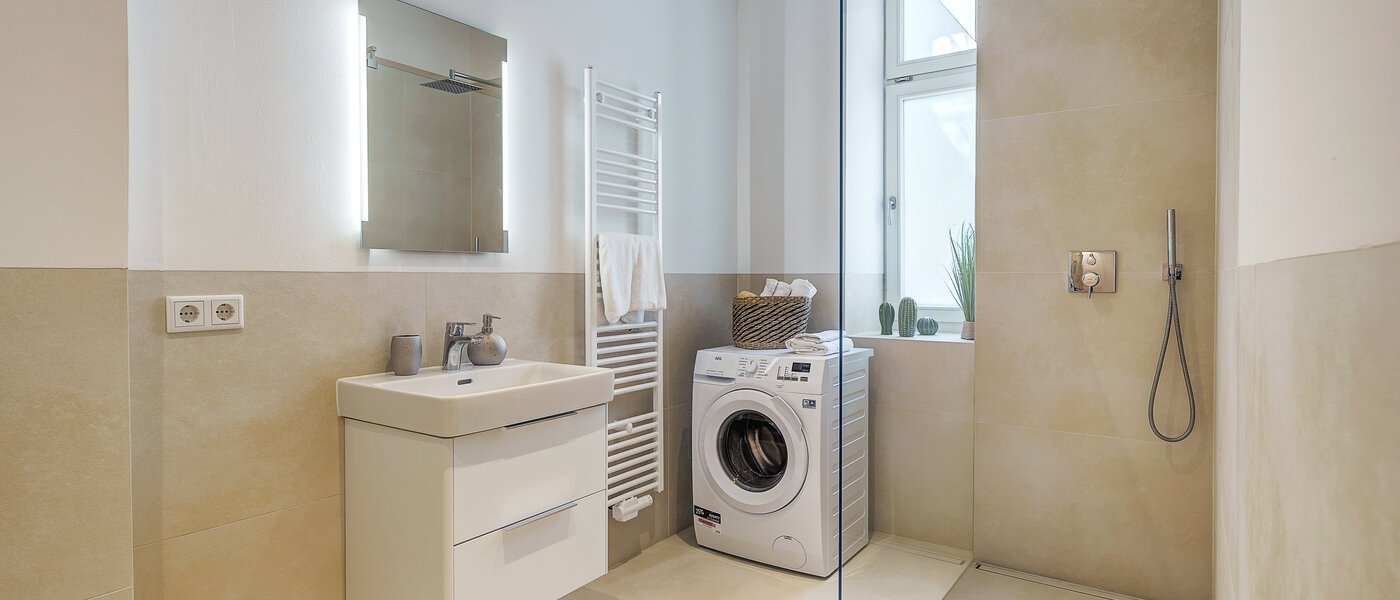 apartment München Neuhausen 01 bathroom 12582