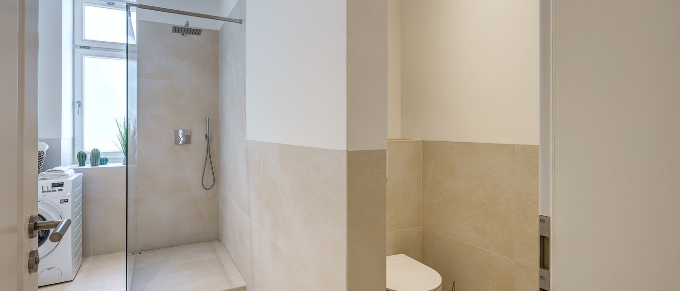 apartment München Neuhausen 03 bathroom 12582