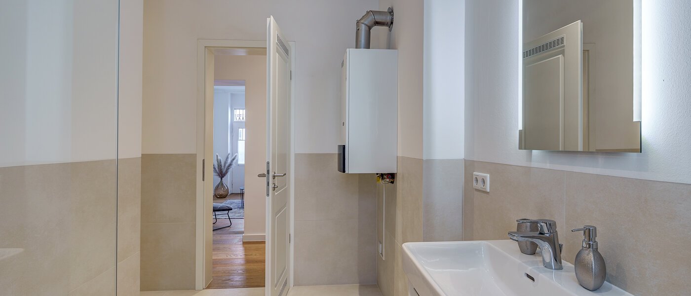 apartment München Neuhausen 04 bathroom 12582