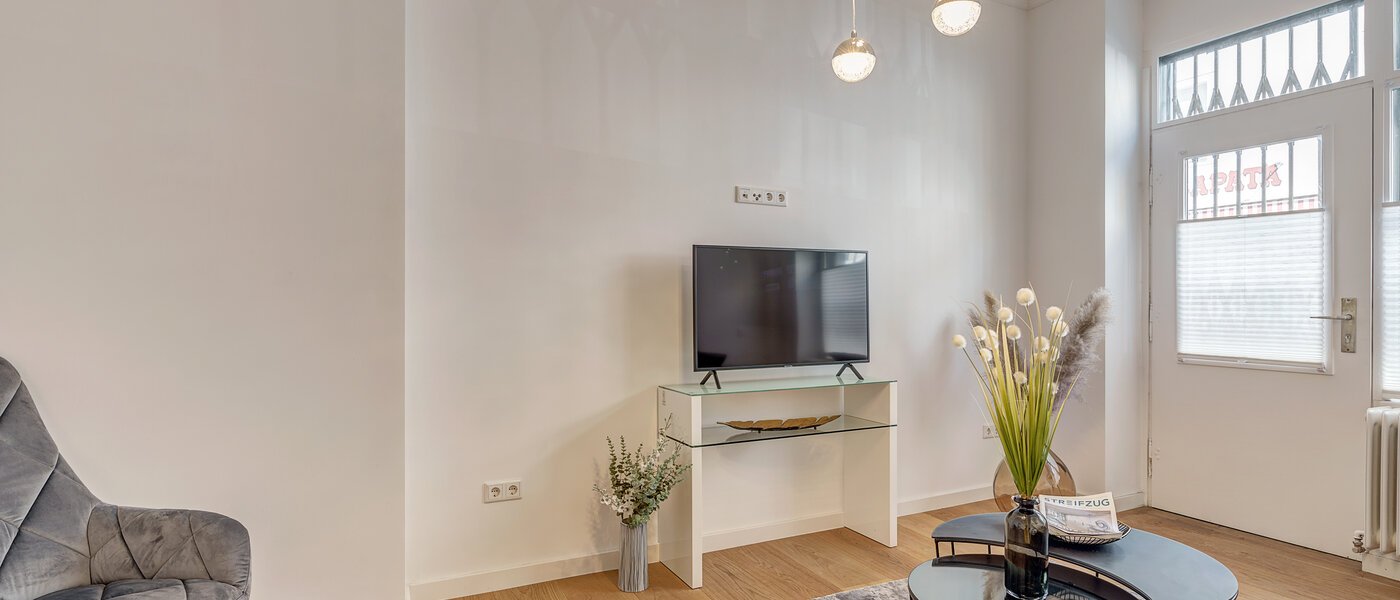 apartment München Neuhausen 03 living room 12582