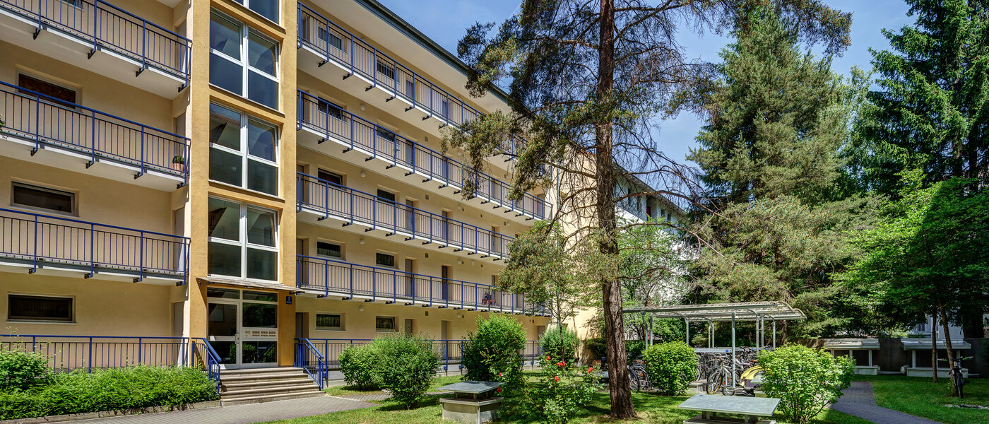 apartment München Untersendling 02 inner courtyard  12584