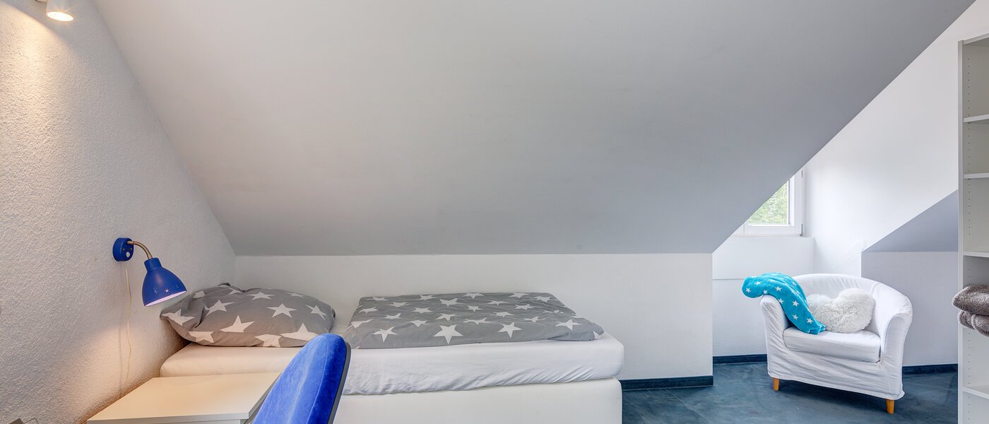 semi-detached house Gauting 02 2. bedroom 12610