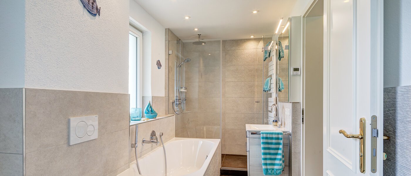 semi-detached house Gauting 01 1. bathroom 12610