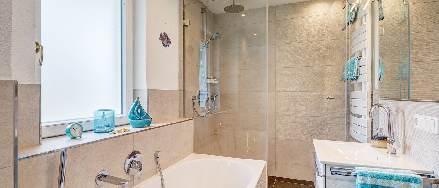 semi-detached house Gauting 02 1. bathroom 12610